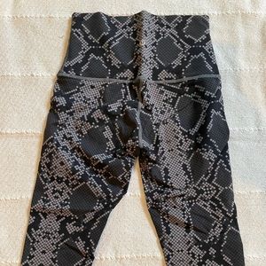 lulu cropped leggings